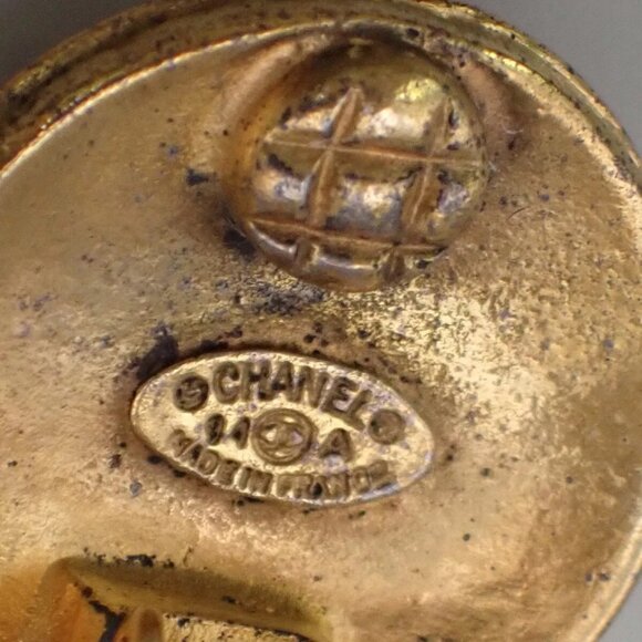 CHANEL CC Logo Round Button Earrings 94A Clip-On Gold France Vintage - Picture 3 of 13